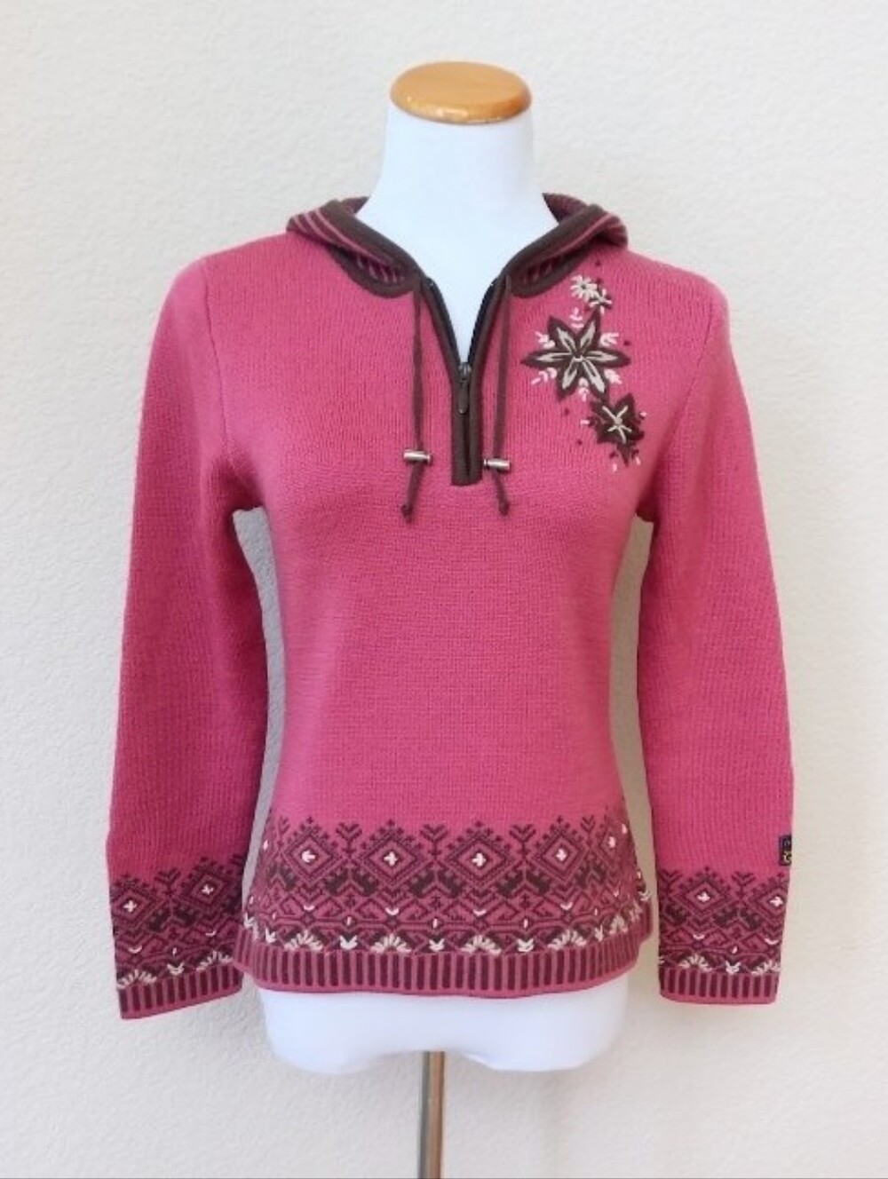 Icelandic Design pink wool floral embroidered hooded quarter zip sweater